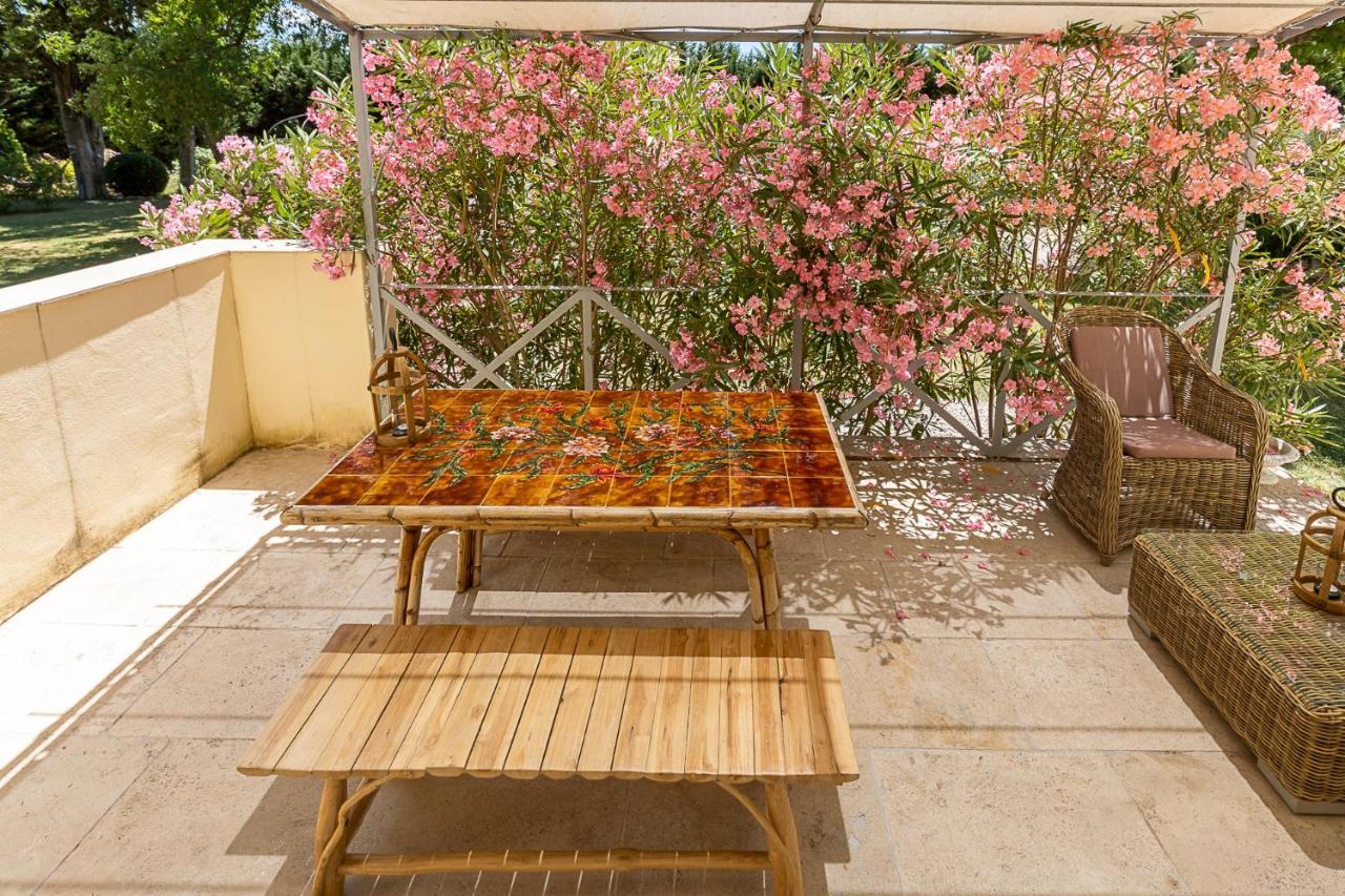 Bed and Breakfast Mas De Capelou Avignon Exterior foto
